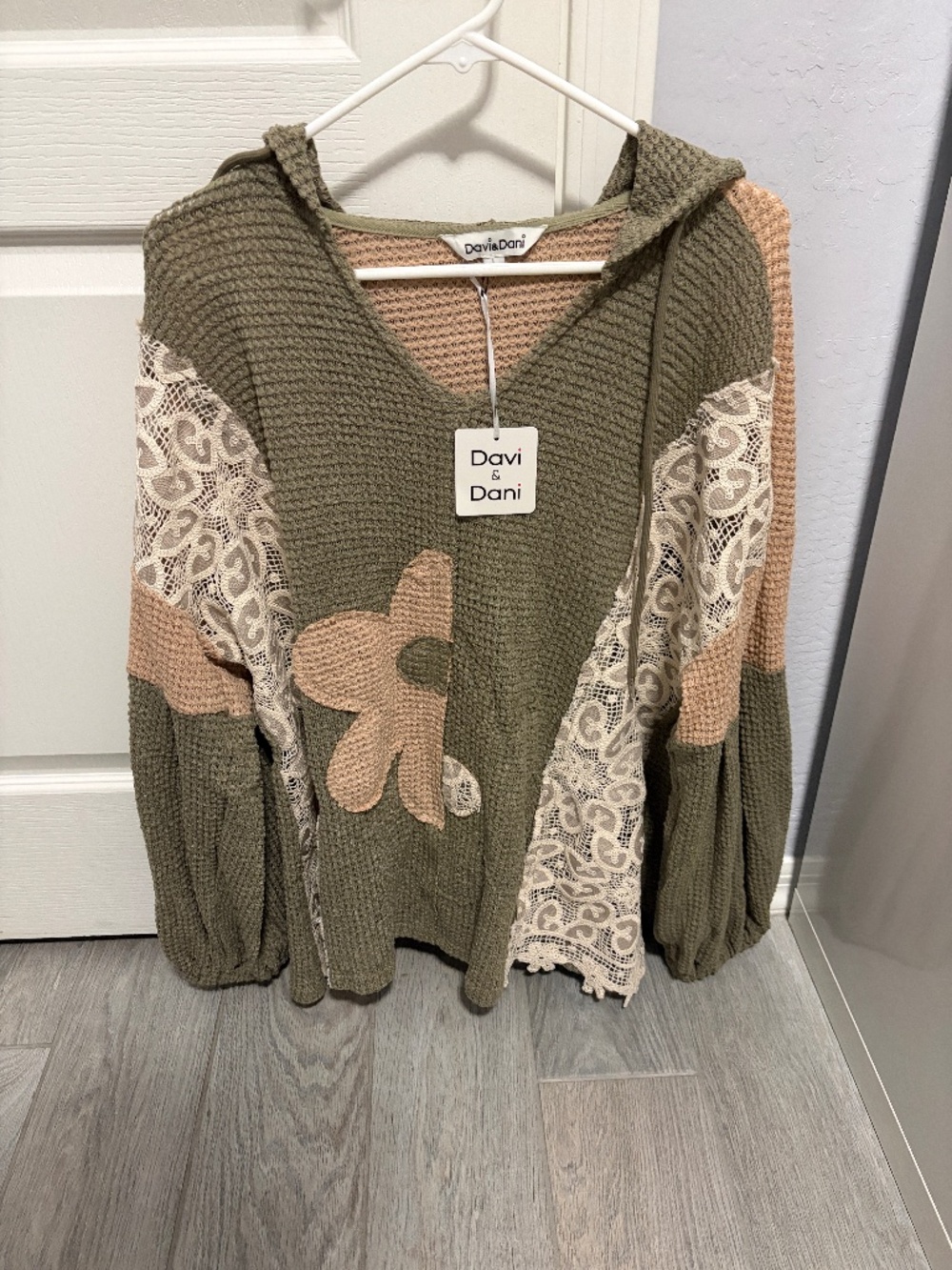 NWT! Women's Davi & Dani Thermal/Lace Floral Boho Hoodie - LARGE